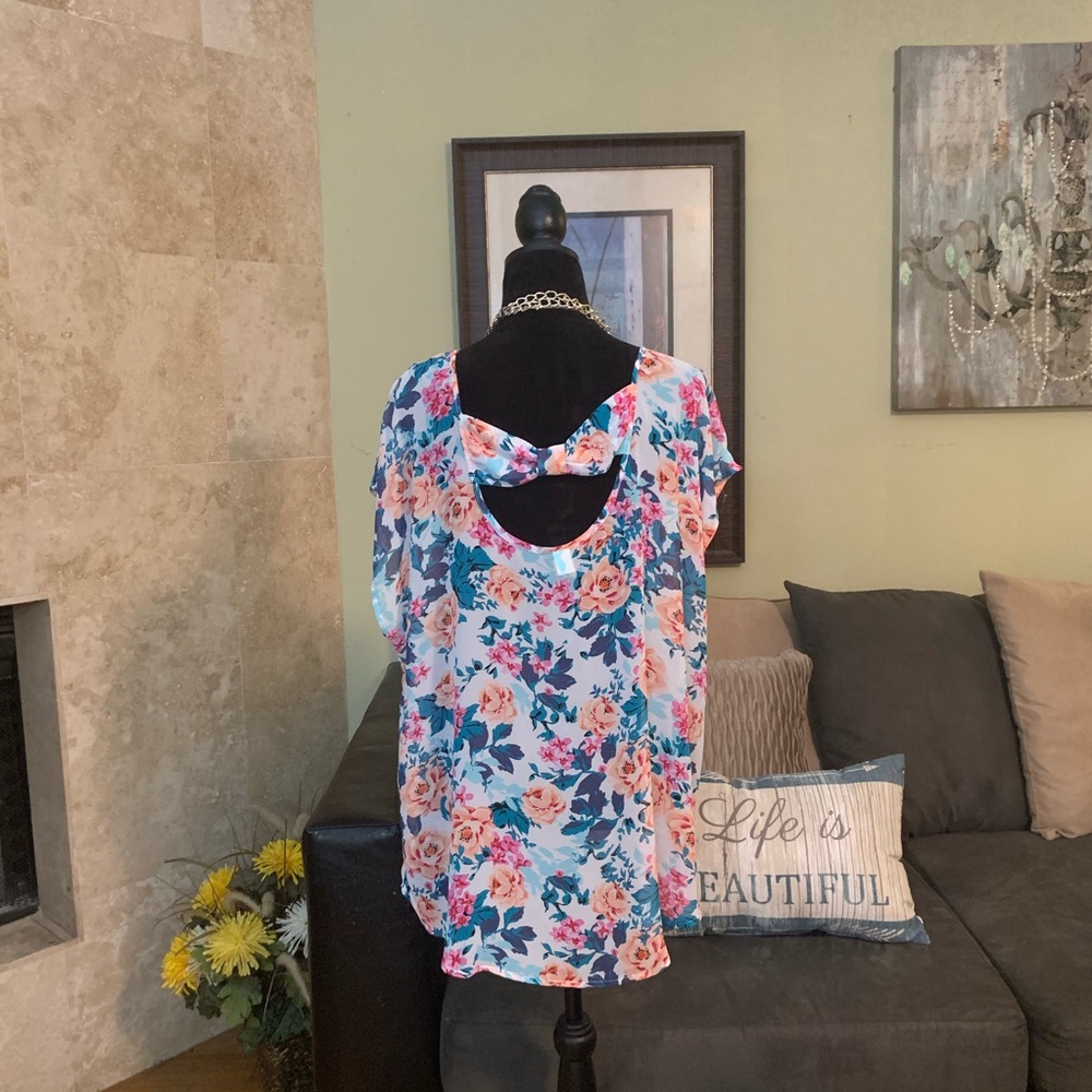 TORRID | Chiffon Floral Bow Top 1X - Picture 7 of 10